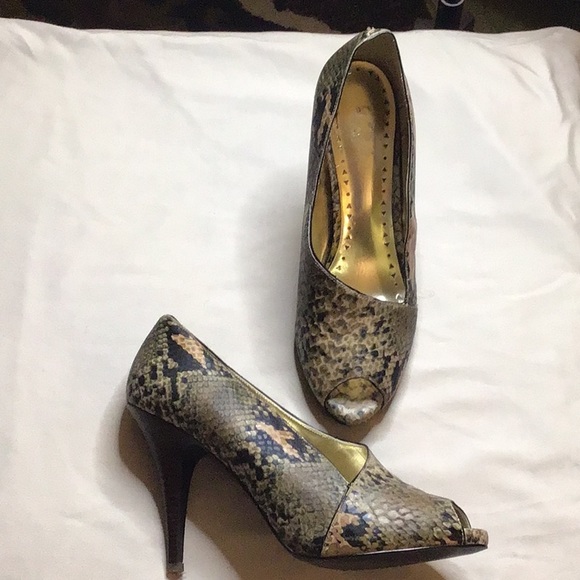 BCBG Python peep toe size 10 - Picture 1 of 8